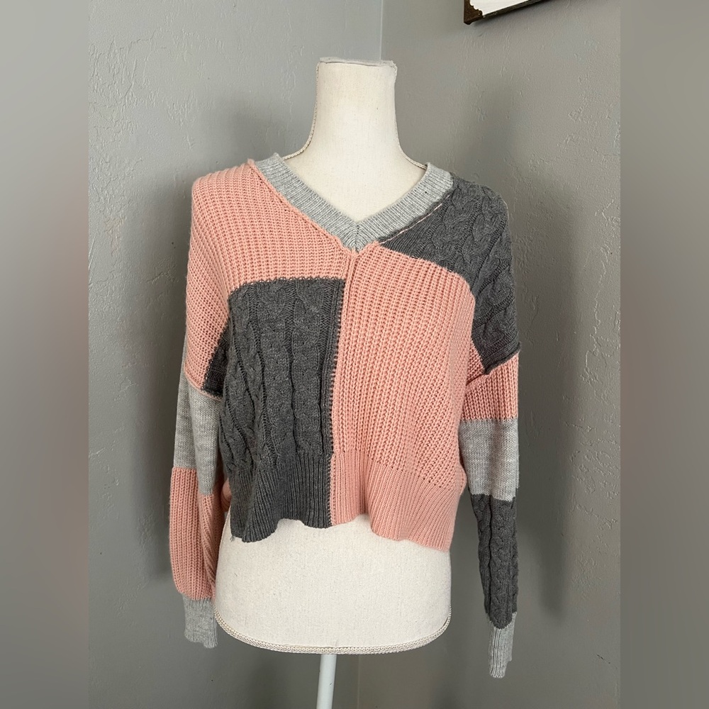 no comment V-Neck Sweater - Pink and Gray. Size S